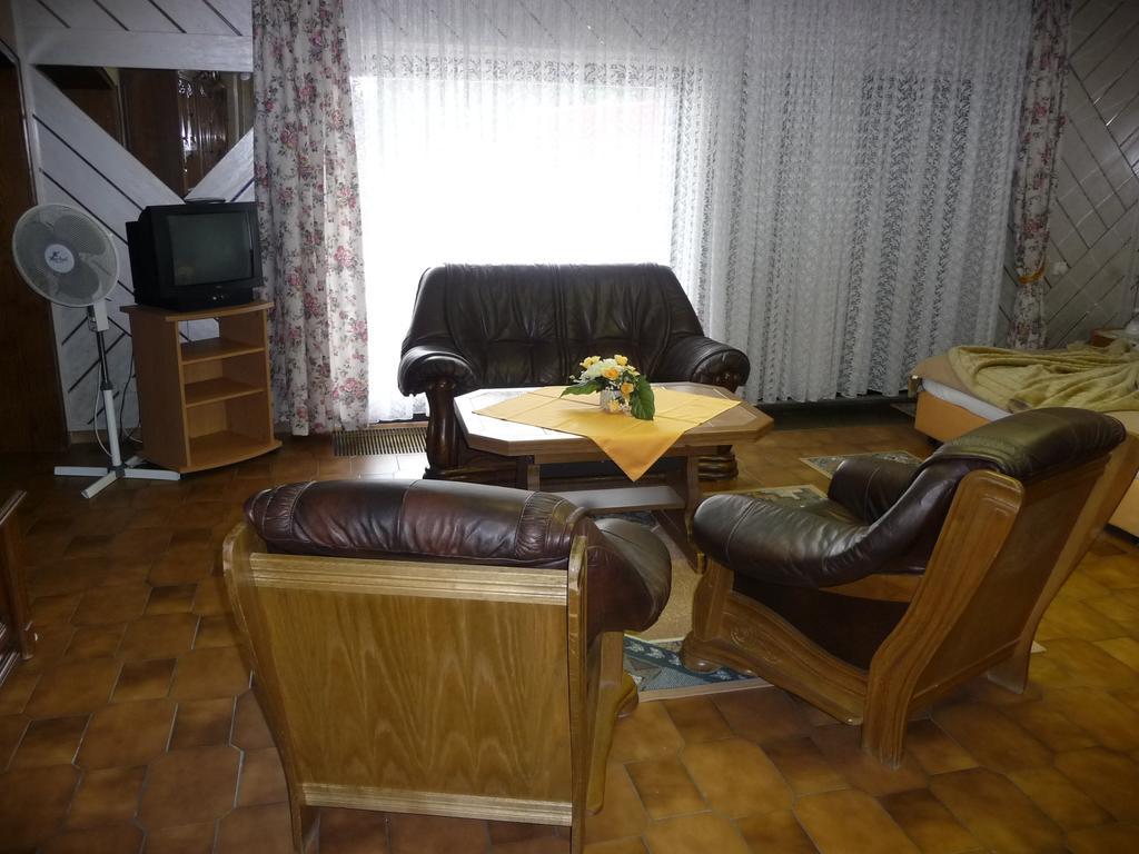 Central Hotel *